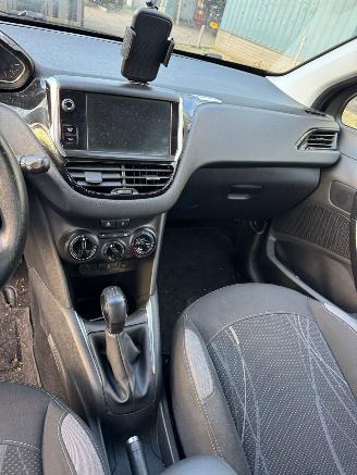 Peugeot 208 1.2 VTi Blue Lease picture 13