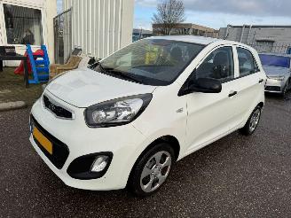 damaged passenger cars Kia Picanto 1.0 CVVT Airco BJ 2011 165.191 KM 2011/6