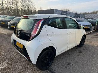 Toyota Aygo 1.0 VVT-i x-play BJ 2014 142.605 KM picture 5
