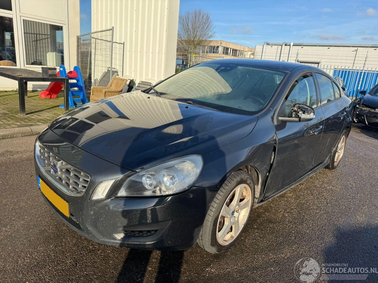 Volvo S-60 2.0T Intro Edition BJ 2011 223.153 KM