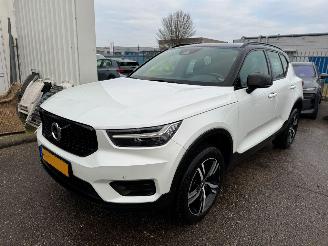Damaged car Volvo XC40 1.5 T3 R-Design AUTOMAAT 2019/10