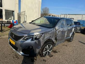 Voiture accidenté Peugeot 5008 1.2 PureTech Blue Lease Premium 2020/9