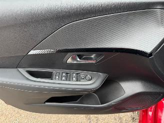 Peugeot 208 1.2 PureTech 100 Allure picture 17