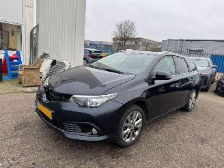uszkodzony samochody osobowe Toyota Auris Touring Sports 1.2T Dynamic BJ 2015 154.883 KM 2015/11