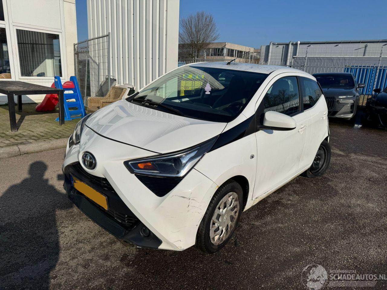 Toyota Aygo 1.0 VVT-i x-play AUTOMAAT