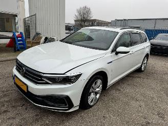 uszkodzony samochody osobowe Volkswagen Passat Variant 1.4 TSI PHEV GTE Business AUTOMAAT 2021/1