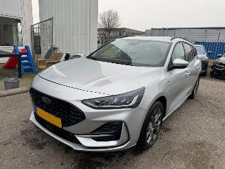 Voiture accidenté Ford Focus Wagon 1.0 EcoBoost Hybrid ST Line Style 2023/2
