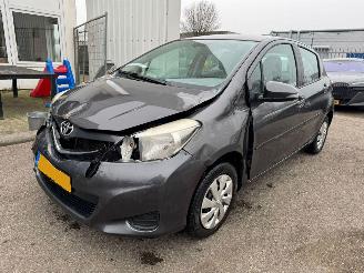 damaged passenger cars Toyota Yaris 1.0 VVT-i Aspiration 2012/2