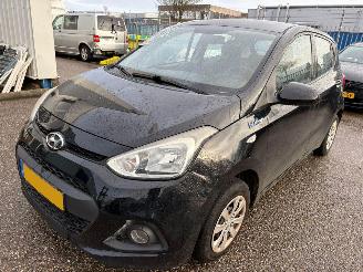 uszkodzony samochody osobowe Hyundai I-10 1.0i i-Motion Comfort 2014/2