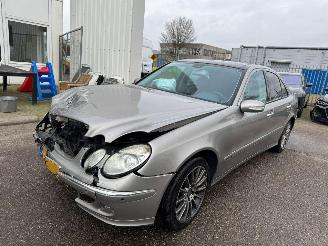 krockskadad bil auto Mercedes E-klasse 240 AUTOMAAT Avantgarde 2003/5