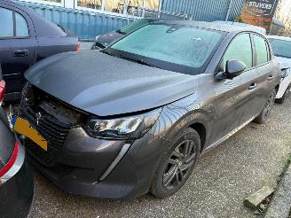 Damaged car Peugeot 208 1.2 PureTech Active Pack 2021/12