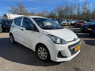 Vaurioauto  passenger cars Hyundai I-10 1.0i i-Drive 2019/1