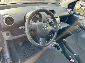 Toyota Aygo 1.0-12V picture 10