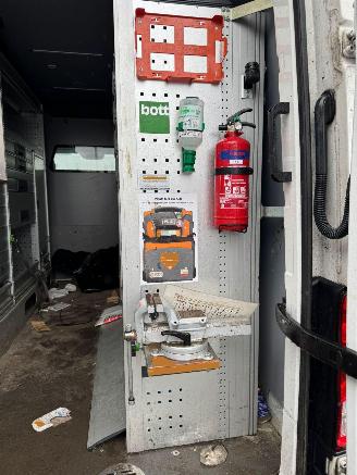 Volkswagen Crafter 35 2.0 TDI L3H3 Highline picture 16