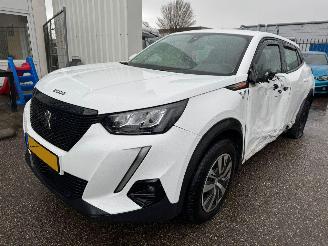 uszkodzony samochody osobowe Peugeot 2008 1.2 PureTech Blue Lease Active 2020/4