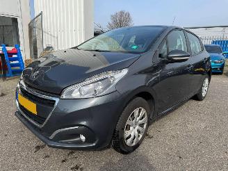 Schadeauto Peugeot 208 1.2 PureTech Blue Lion 2016/11