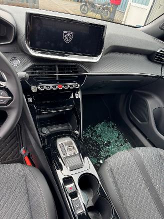 Peugeot 2008 1.2 AUTOMAAT Hybrid 145 Allure picture 12