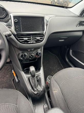 Peugeot 208 1.2 PureTech Blue Lease picture 12