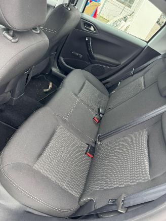 Peugeot 208 1.2 PureTech Blue Lease picture 15