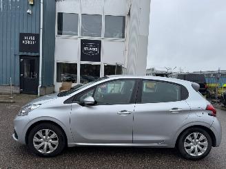 Peugeot 208 1.2 PureTech Blue Lease picture 2