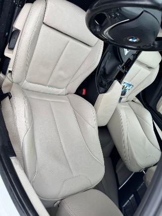 BMW 3-serie 320i  AUTOMAAT Luxury Edition picture 20