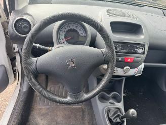 Peugeot 107 1.0-12V XS picture 9