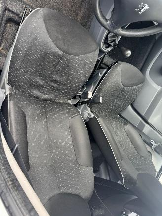 Peugeot 107 1.0-12V XS picture 13