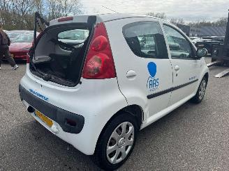 Peugeot 107 1.0-12V XS picture 5