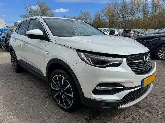 Vaurioauto  passenger cars Opel Grandland X 1.6 Turbo Hybrid Business Executive 2020/9