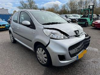 Peugeot 107 1.0-12V XS picture 6