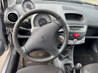 Peugeot 107 1.0-12V XS picture 12