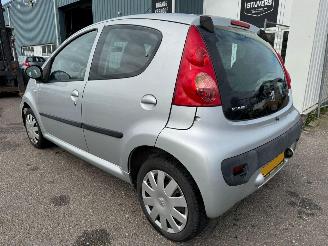 Peugeot 107 1.0-12V XS picture 3