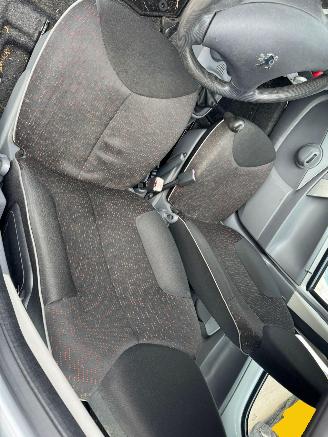 Peugeot 107 1.0-12V XS picture 18