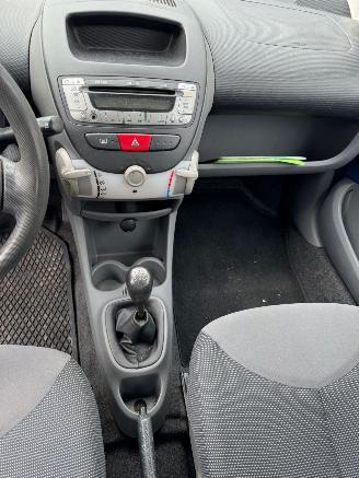Peugeot 107 1.0-12V XS picture 10