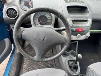 Peugeot 107 1.0-12V XS picture 9