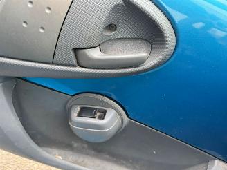 Peugeot 107 1.0-12V XS picture 14