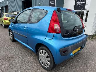 Peugeot 107 1.0-12V XS picture 3