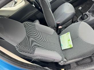 Peugeot 107 1.0-12V XS picture 12