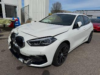 uszkodzony samochody osobowe BMW 1-serie 118i AUTOMAAT High Executive 2021/5