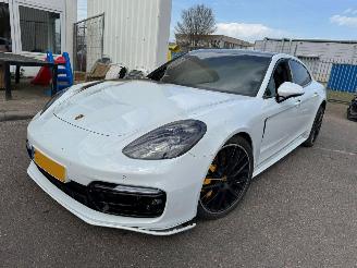 Vaurioauto  passenger cars Porsche Panamera 2.9 AUTOMAAT 4 E-Hybrid 2018/5