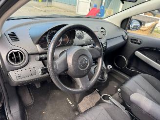 Mazda 2 1.3 Cool picture 11