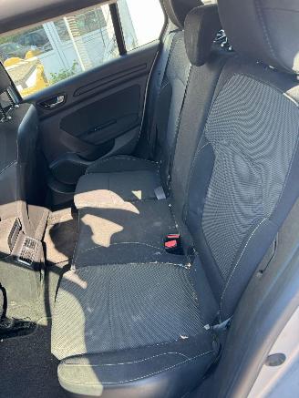 Renault Mégane Estate 1.2 TCe Life picture 16