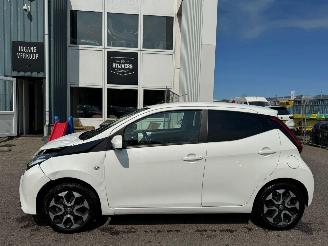 Toyota Aygo 1.0 VVT-i x-joy picture 2
