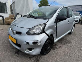 uszkodzony samochody osobowe Toyota Aygo 1.0-12V Access 2011/2