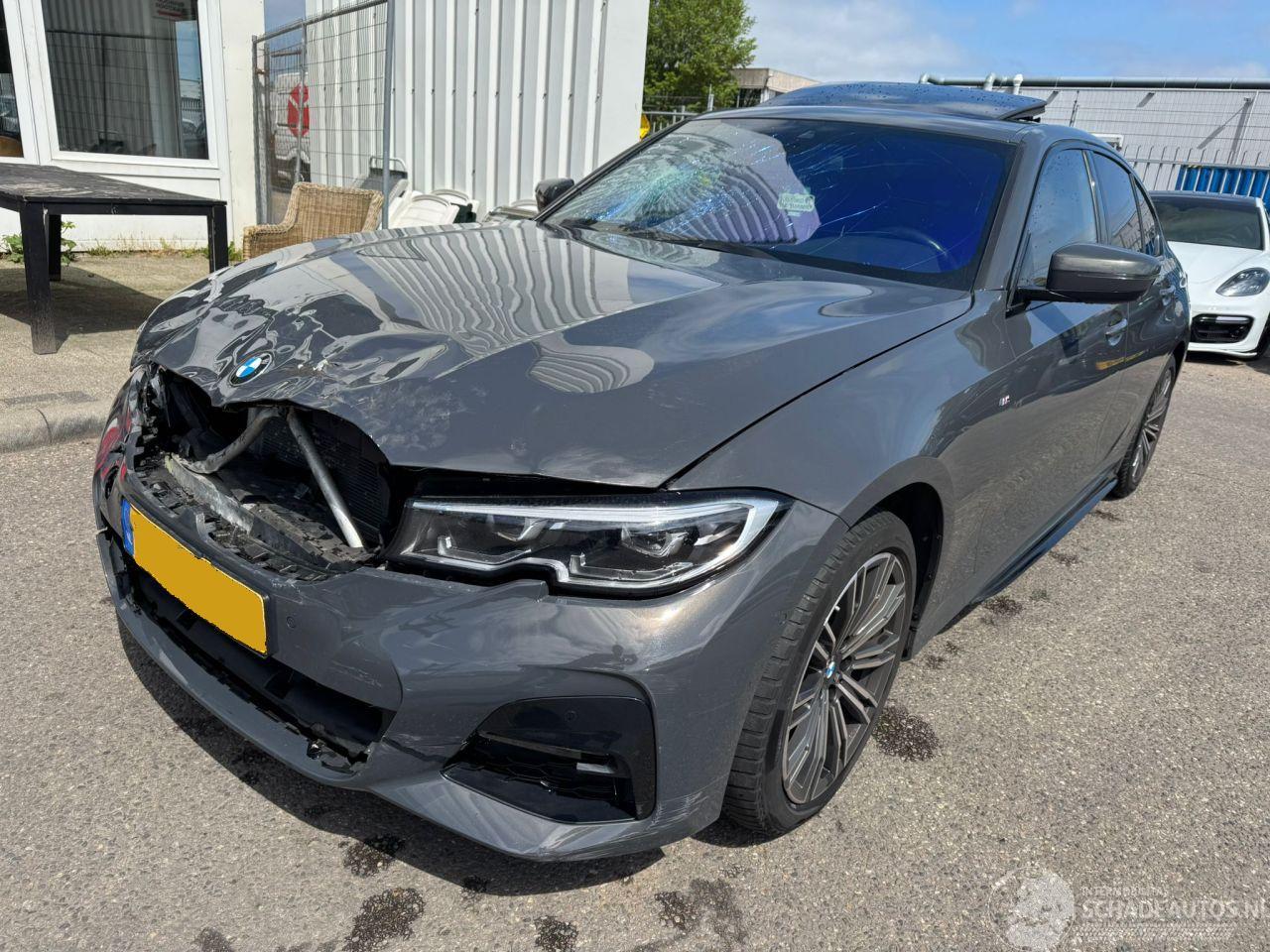 BMW 3-serie 320i AUTOMAAT High Executive