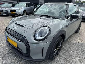 krockskadad bil auto Mini Mini Yours 33 kWh AUTOMAAT 2021/4