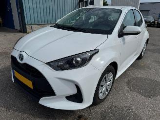 krockskadad bil auto Toyota Yaris 1.5 AUTOMAAT Hybrid Active 2021/8