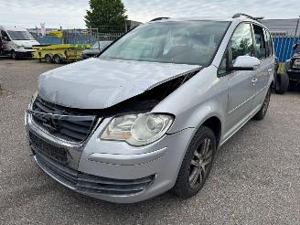 krockskadad bil auto Volkswagen Touran 1.9 TDI Comfortline Business 2006/12