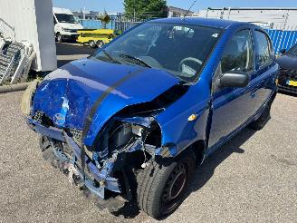 krockskadad bil auto Toyota Yaris 1.3-16V AUTOMAAT VVT-i Sol 2001/7