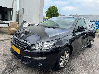 Damaged car Peugeot 308 SW 1.6 BlueHDI Blue Lease Executive Pack 2015/12
